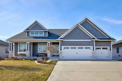 950 NE Badger Ln, Waukee, IA 50263