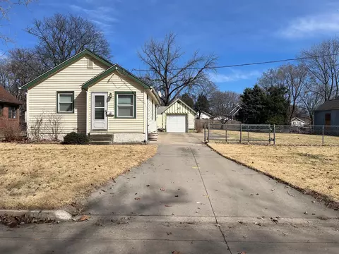 1309 E 27th Ct, Des Moines, IA 50317