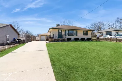 3013 E Douglas Ave, Des Moines, IA 50317