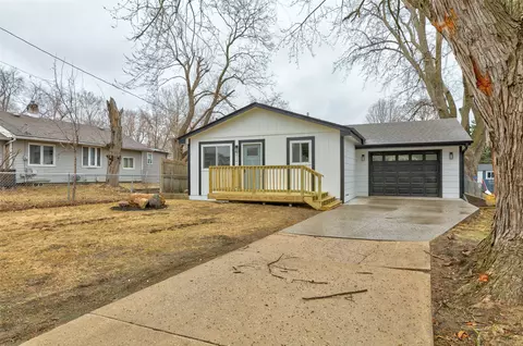 2347 E 41st St, Des Moines, IA 50317