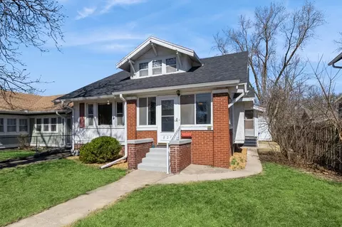 829 Clinton Ave, Des Moines, IA 50313