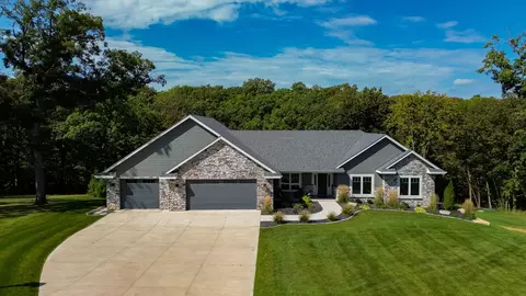 35877 Riverwoods Dr, Booneville, IA 50038