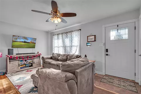 2715 Ashby Ave, Des Moines, IA 50310