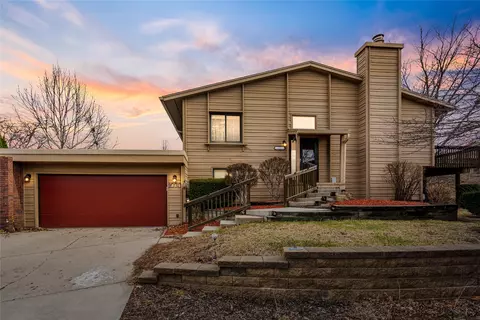 1070 Woodland Park Dr, West Des Moines, IA 50266