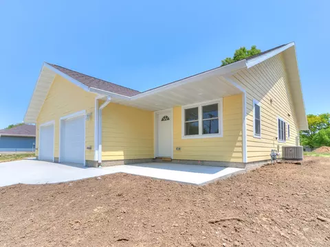 503 S Sixth St, Knoxville, IA 50138