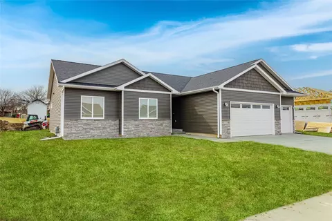 2389 N 8th Ave E, Newton, IA 50208