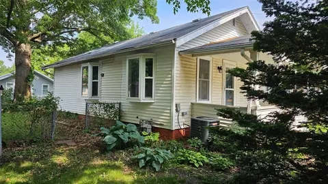 613 E 8th St N, Newton, IA 50208