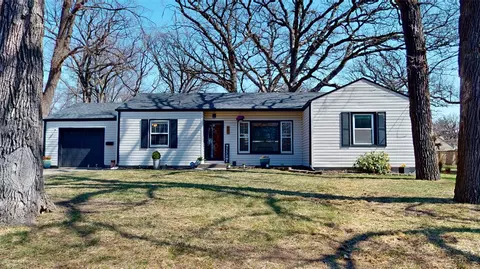 691 63rd St, Des Moines, IA 50312