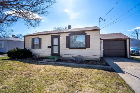 3 Southampton Ct, Newton, IA 50208