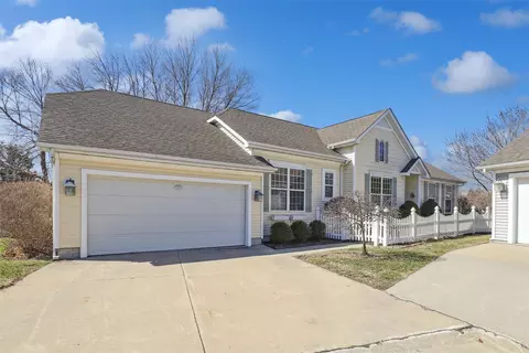 12725 Sunflower Dr, Urbandale, IA 50323