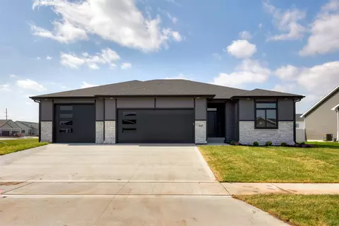 415 Walnut Dr, Huxley, IA 50124