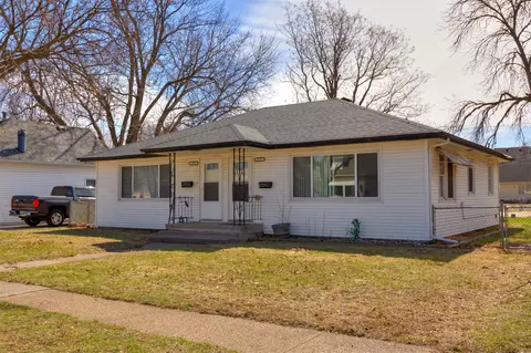 2631 E Walnut St, Des Moines, IA 50317