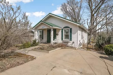 613 S 2nd St, Knoxville, IA 50138