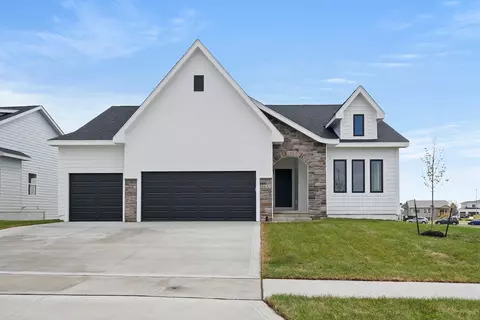 4645 180th St, Urbandale, IA 50323