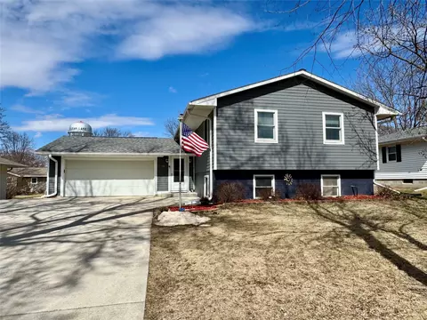 318 26th Ave S Ave, Clear Lake, IA 50428