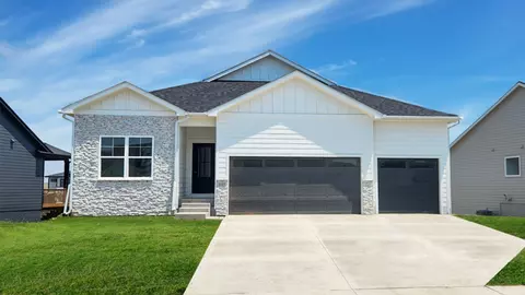 645 NW Concord Ln, Waukee, IA 50263