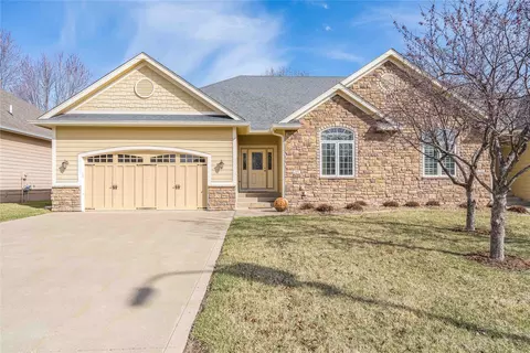 7625 Escalade Ct, West Des Moines, IA 50266