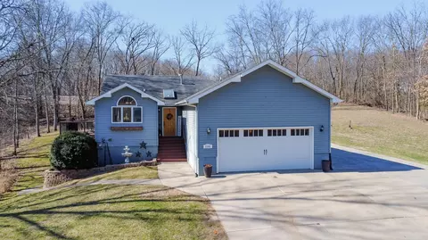 2502 W Larson St, Knoxville, IA 50138