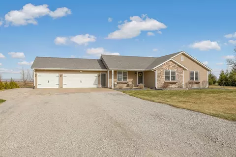 1821 Elk Horn Ct, Pella, IA 50219