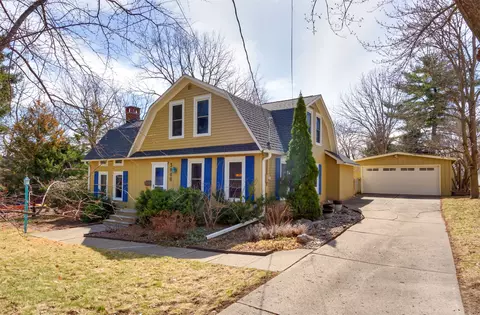 3800 Lincoln Place Dr, Des Moines, IA 50312