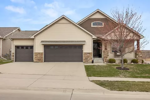 813 SE 14th St, Grimes, IA 50111