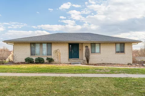 907 Scott Felton Rd, Indianola, IA 50125