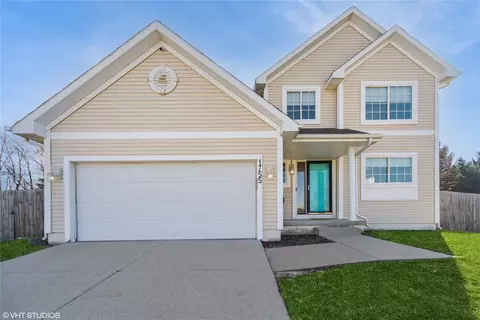 1755 Rolling Meadows Dr, Pleasant Hill, IA 50327