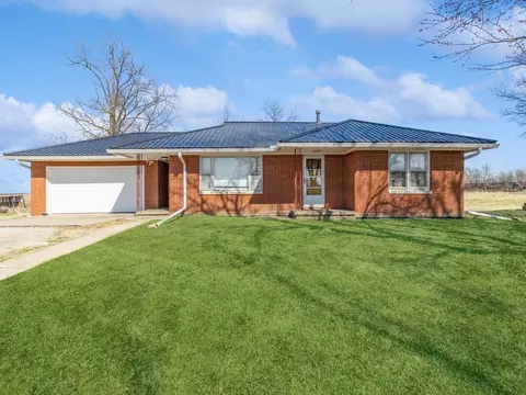 101 W Wright St, Seymour, IA 52590