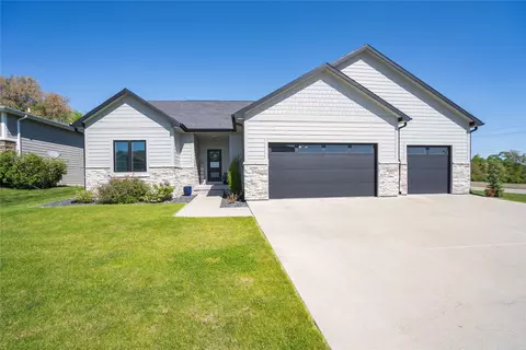 9450 Bottlebrush Rd, Norwalk, IA 50211