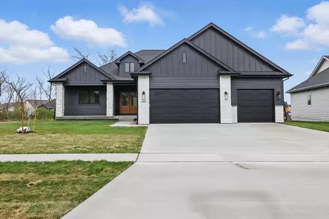 614 E Bridge Rd, Polk City, IA 50226
