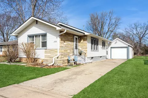 1602 N 2nd Ave W, Newton, IA 50208