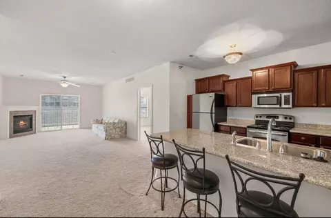 8350 Ep True Pkwy #4201, West Des Moines, IA 50266