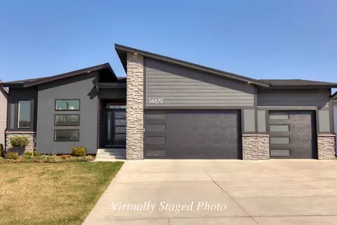 14619 Sutton Dr, Urbandale, IA 50323