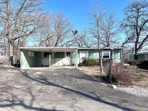 8103 Walts Point Dr, Dexter, IA 50070