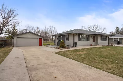 325 Ashworth Dr, Waukee, IA 50263