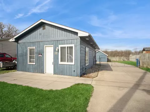 2512 E 37th St, Des Moines, IA 50317