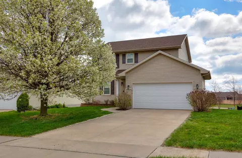 1475 93rd St, West Des Moines, IA 50266