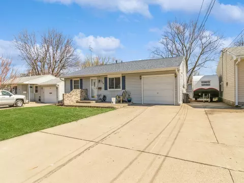 706 E 12th St N, Newton, IA 50208