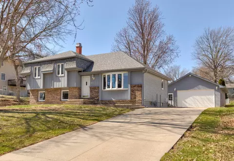 400 N 8th St, Carlisle, IA 50047