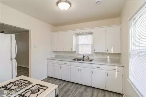 520 Watrous Ave, Des Moines, IA 50315
