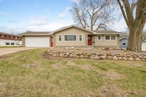 408 Hazel St, Pella, IA 50219