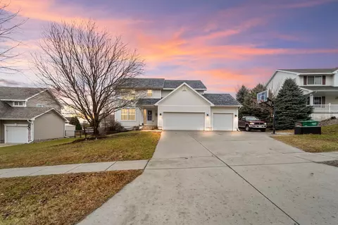 4530 Zilker Dr, Pleasant Hill, IA 50327