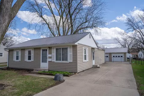 304 E 21st St S, Newton, IA 50208