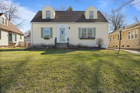1623 E 32nd St, Des Moines, IA 50317