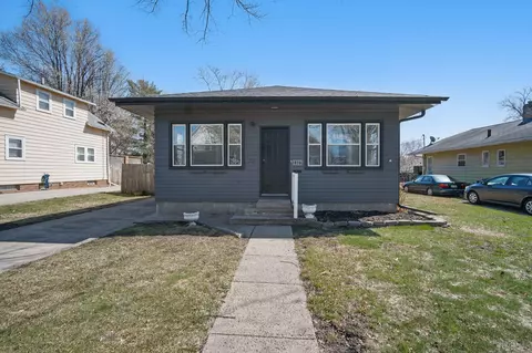 2327 E 13th St, Des Moines, IA 50316
