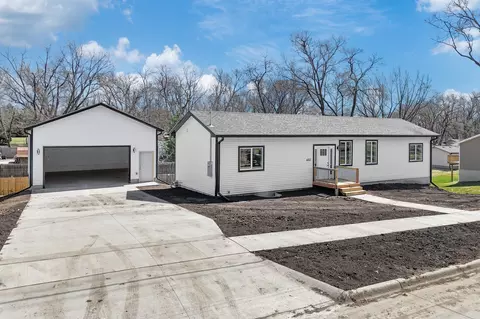 4813 SW 5th St, Des Moines, IA 50315