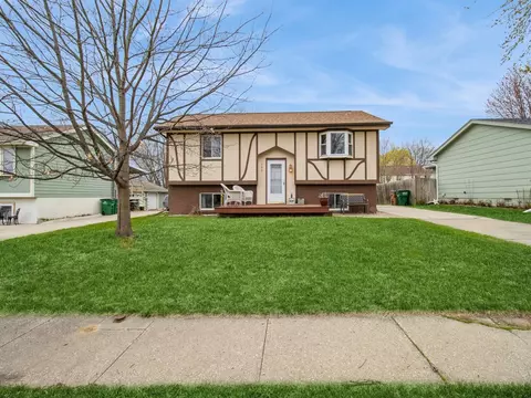 1245 S 5th St, Carlisle, IA 50047