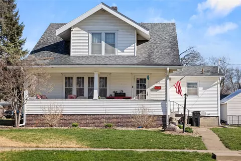618 N 6th Ave E, Newton, IA 50208