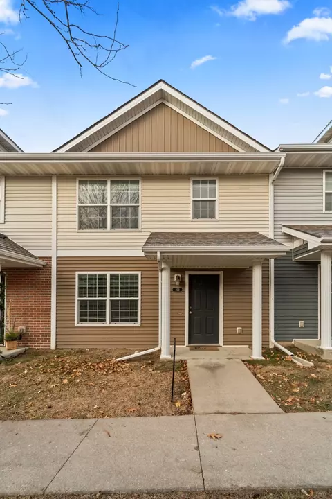 9145 Greenspire Dr #103, West Des Moines, IA 50266