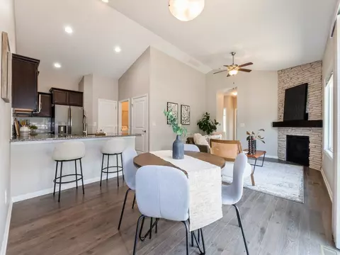 725 Dogwood Ln, Norwalk, IA 50211